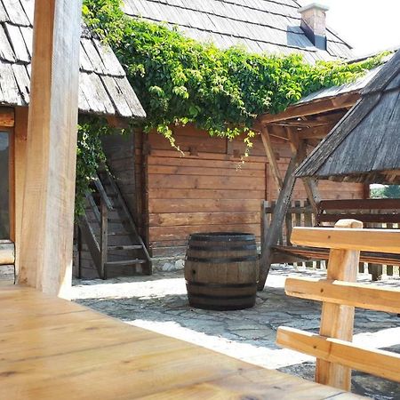 Konoba Ognjiste Bed & Breakfast Sokolac  ภายนอก รูปภาพ