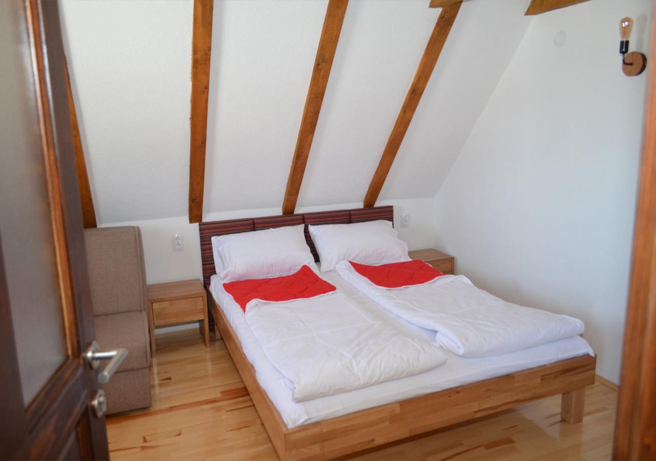 Konoba Ognjiste Bed & Breakfast Sokolac  ภายนอก รูปภาพ