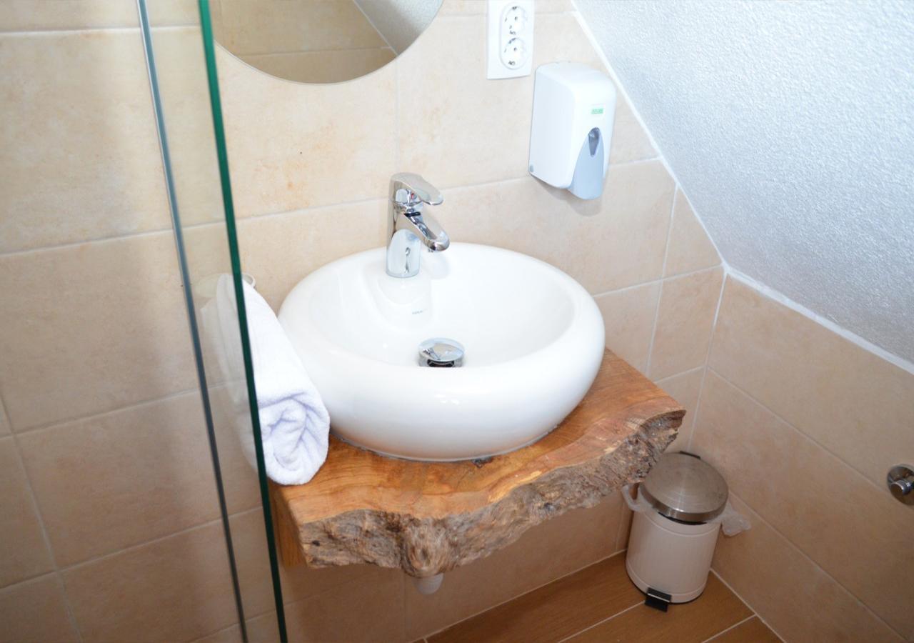 Konoba Ognjiste Bed & Breakfast Sokolac  ภายนอก รูปภาพ