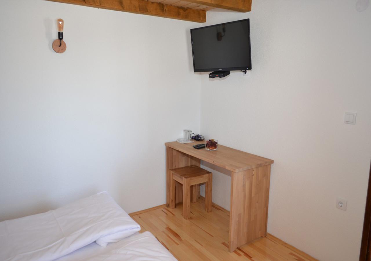 Konoba Ognjiste Bed & Breakfast Sokolac  ภายนอก รูปภาพ