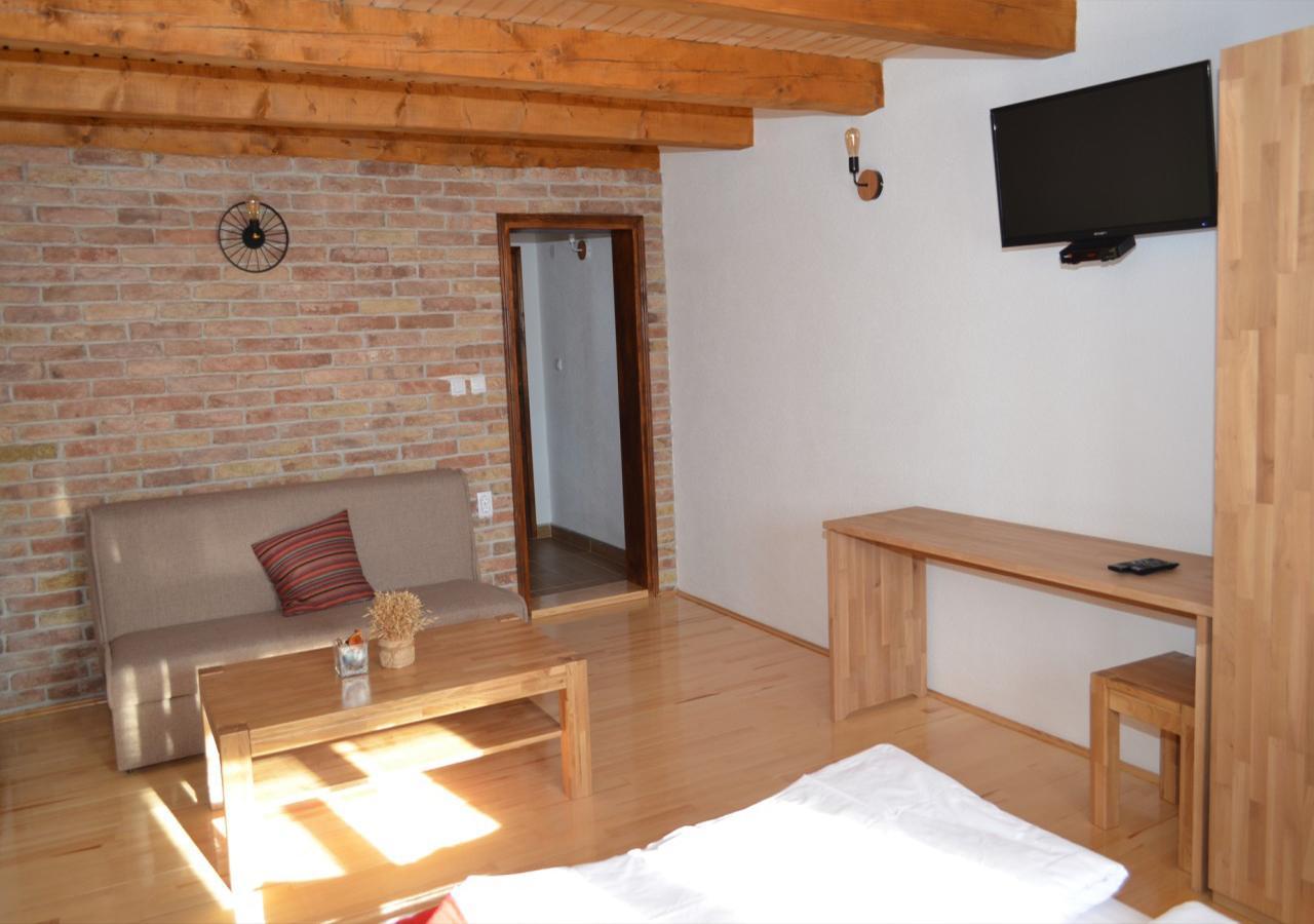 Konoba Ognjiste Bed & Breakfast Sokolac  ภายนอก รูปภาพ