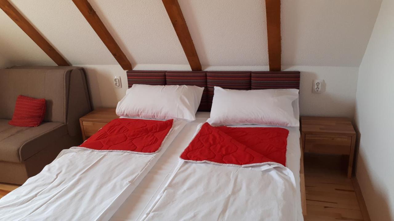 Konoba Ognjiste Bed & Breakfast Sokolac  ภายนอก รูปภาพ