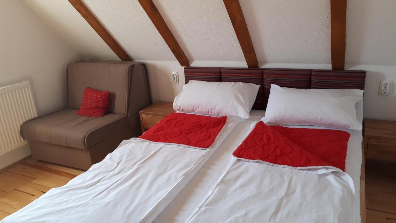 Konoba Ognjiste Bed & Breakfast Sokolac  ภายนอก รูปภาพ