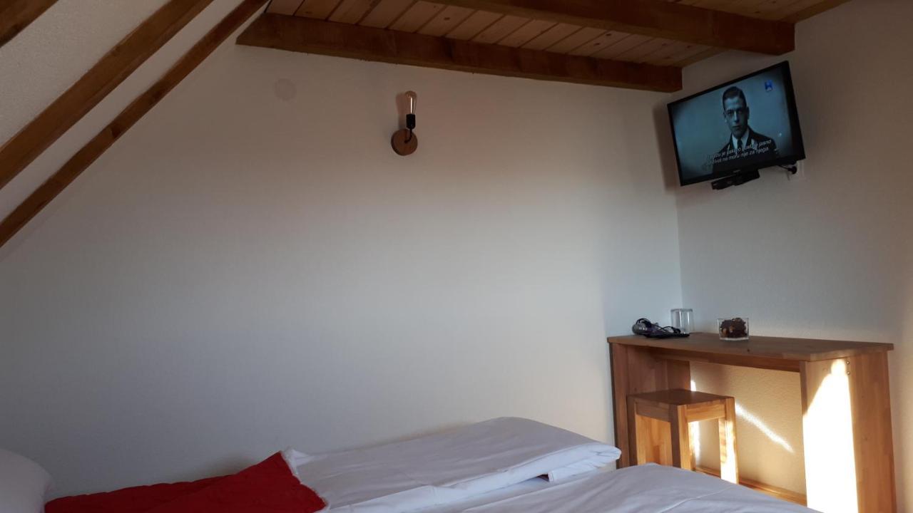 Konoba Ognjiste Bed & Breakfast Sokolac  ภายนอก รูปภาพ
