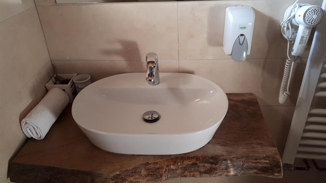 Konoba Ognjiste Bed & Breakfast Sokolac  ภายนอก รูปภาพ