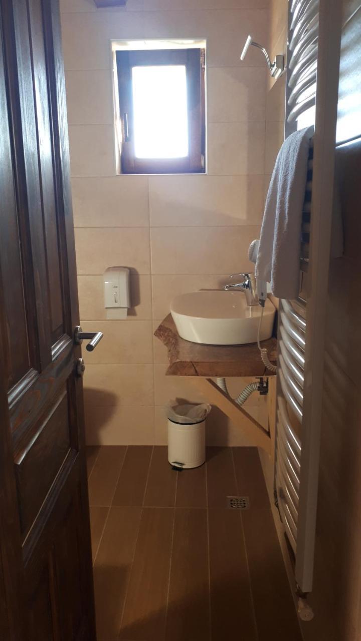 Konoba Ognjiste Bed & Breakfast Sokolac  ภายนอก รูปภาพ