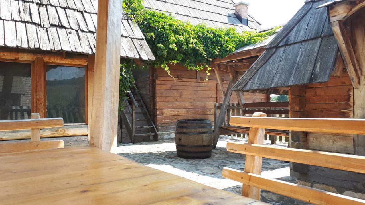 Konoba Ognjiste Bed & Breakfast Sokolac  ภายนอก รูปภาพ