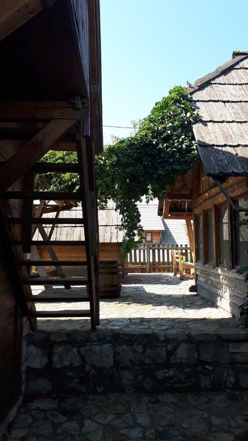 Konoba Ognjiste Bed & Breakfast Sokolac  ภายนอก รูปภาพ