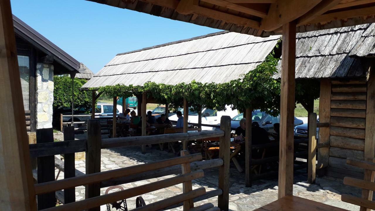 Konoba Ognjiste Bed & Breakfast Sokolac  ภายนอก รูปภาพ