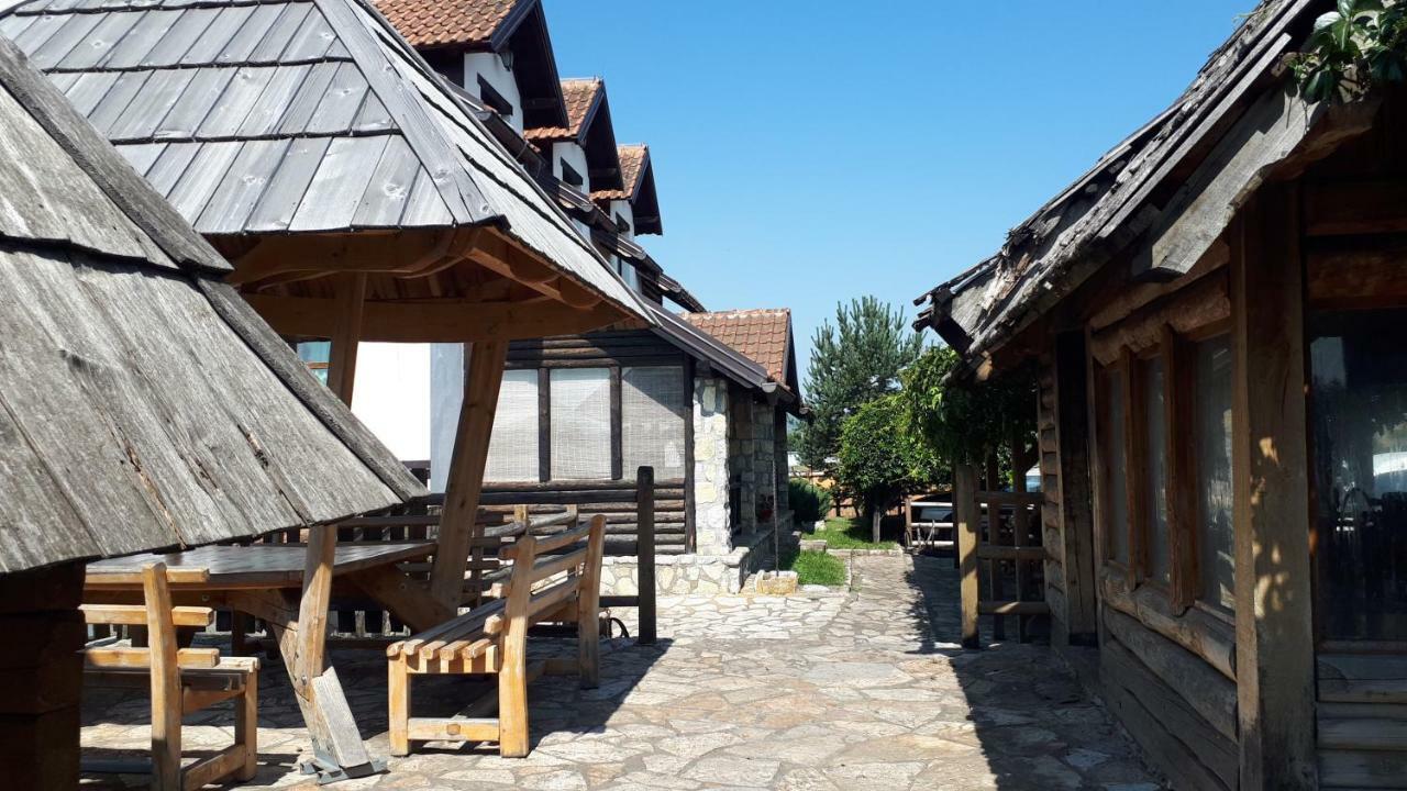 Konoba Ognjiste Bed & Breakfast Sokolac  ภายนอก รูปภาพ