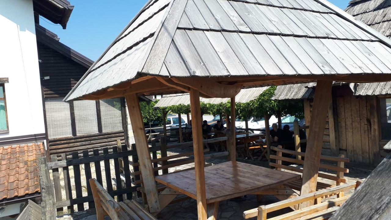 Konoba Ognjiste Bed & Breakfast Sokolac  ภายนอก รูปภาพ
