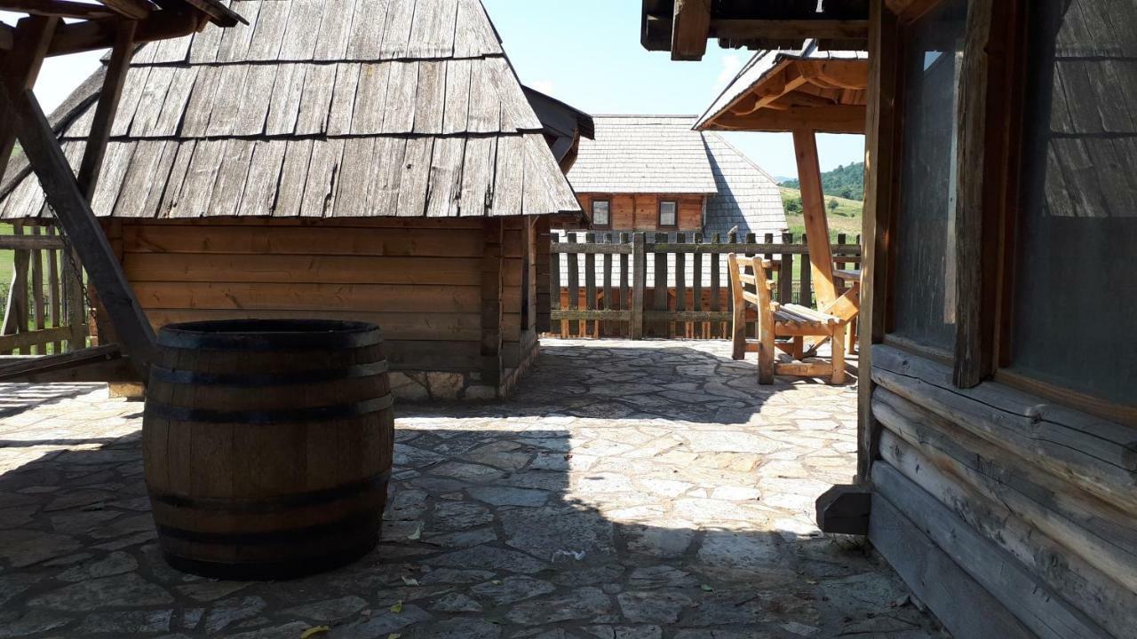 Konoba Ognjiste Bed & Breakfast Sokolac  ภายนอก รูปภาพ