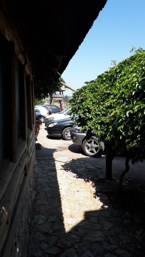Konoba Ognjiste Bed & Breakfast Sokolac  ภายนอก รูปภาพ