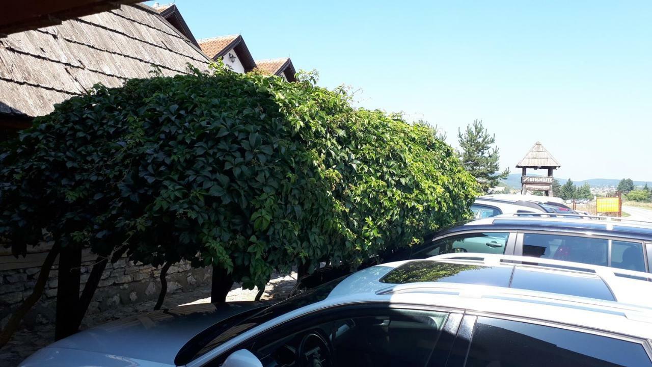 Konoba Ognjiste Bed & Breakfast Sokolac  ภายนอก รูปภาพ